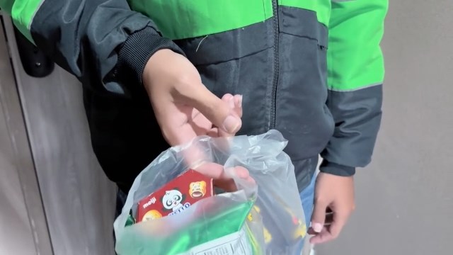 tante indo viral goda ojol saat anter gofood ke apartemen